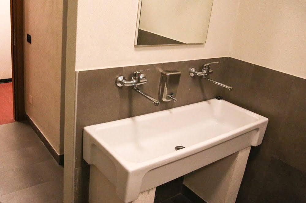 Oasi Hostel Merone Eksteriør billede